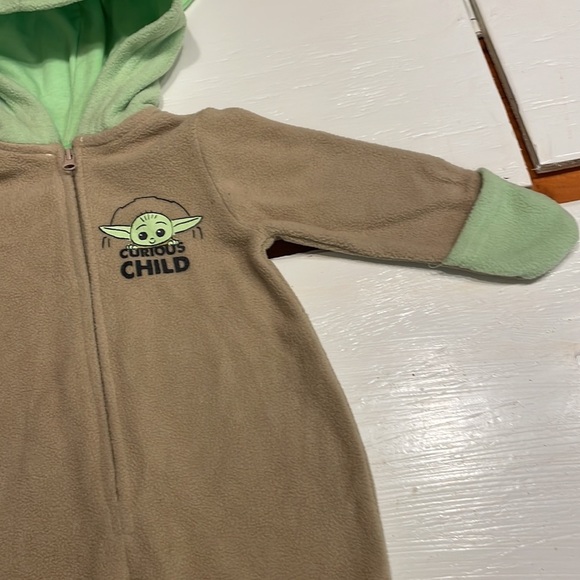 0-3 months Star Wars Baby Yoda The Child Mandolorian footed footies onesie - Picture 5 of 12